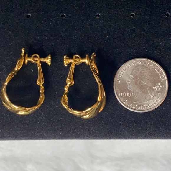Vintage 80s signed NAPIER gold tone interlock swirls screw back clip on Medium - Picture 8 of 11